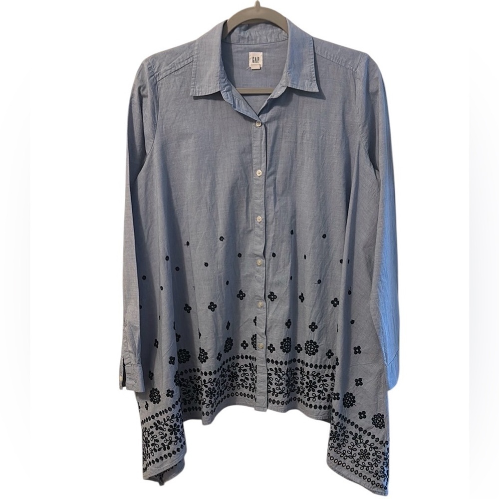 Blue shirt with dark blue floral embroidery from GAP - Picture 1 of 10